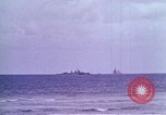 Immagine di Bomba nucleare il test in mare Le isole della Micronesia Oceano Pacifico, 1955, secondo 9 filmato di repertorio 65675046798