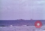 Immagine di Bomba nucleare il test in mare Le isole della Micronesia Oceano Pacifico, 1955, secondo 12 filmato di repertorio 65675046798