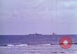 Immagine di Bomba nucleare il test in mare Le isole della Micronesia Oceano Pacifico, 1955, secondo 13 filmato di repertorio 65675046798
