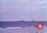 Immagine di Bomba nucleare il test in mare Le isole della Micronesia Oceano Pacifico, 1955, secondo 14 filmato di repertorio 65675046798