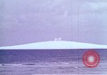 Immagine di Bomba nucleare il test in mare Le isole della Micronesia Oceano Pacifico, 1955, secondo 22 filmato di repertorio 65675046798