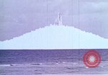 Immagine di Bomba nucleare il test in mare Le isole della Micronesia Oceano Pacifico, 1955, secondo 23 filmato di repertorio 65675046798