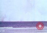 Immagine di Bomba nucleare il test in mare Le isole della Micronesia Oceano Pacifico, 1955, secondo 49 filmato di repertorio 65675046798