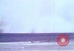 Immagine di Bomba nucleare il test in mare Le isole della Micronesia Oceano Pacifico, 1955, secondo 51 filmato di repertorio 65675046798