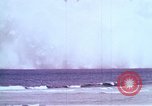 Immagine di Bomba nucleare il test in mare Le isole della Micronesia Oceano Pacifico, 1955, secondo 56 filmato di repertorio 65675046798