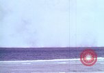 Immagine di Bomba nucleare il test in mare Le isole della Micronesia Oceano Pacifico, 1955, secondo 59 filmato di repertorio 65675046798