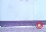 Immagine di Bomba nucleare il test in mare Le isole della Micronesia Oceano Pacifico, 1955, secondo 62 filmato di repertorio 65675046798