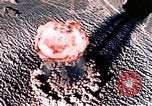 Standbild Nuclear Test Nye County Nevada USA, 1955, aus Sekunde 27 historischem Filmmaterial Videoclip 65675046799