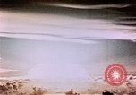 Standbild Nuclear Test Pacific Testgelände, 1955, aus Sekunde 34 historischem Filmmaterial Videoclip 65675046802