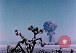 Standbild Fiezeau Nuclear Test Nye County Nevada USA, 1957, aus Sekunde 39 historischem Filmmaterial Videoclip 65675046805