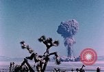 Standbild Fiezeau Nuclear Test Nye County Nevada USA, 1957, aus Sekunde 46 historischem Filmmaterial Videoclip 65675046805