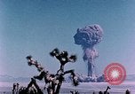 Standbild Fiezeau Nuclear Test Nye County Nevada USA, 1957, aus Sekunde 48 historischem Filmmaterial Videoclip 65675046805