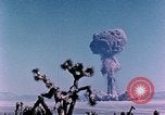 Standbild Fiezeau Nuclear Test Nye County Nevada USA, 1957, aus Sekunde 49 historischem Filmmaterial Videoclip 65675046805