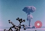 Standbild Fiezeau Nuclear Test Nye County Nevada USA, 1957, aus Sekunde 58 historischem Filmmaterial Videoclip 65675046805