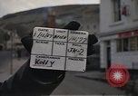 Standbild US-Segler auf Liberty converse mit einer Engländerin Portland England, 1967, aus Sekunde 6 historischem Filmmaterial Videoclip 65675046806