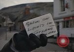 Standbild US-Segler auf Liberty converse mit einer Engländerin Portland England, 1967, aus Sekunde 10 historischem Filmmaterial Videoclip 65675046806