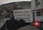 Standbild US-Segler auf Liberty converse mit einer Engländerin Portland England, 1967, aus Sekunde 11 historischem Filmmaterial Videoclip 65675046806