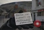 Standbild US-Segler auf Liberty converse mit einer Engländerin Portland England, 1967, aus Sekunde 13 historischem Filmmaterial Videoclip 65675046806