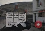 Standbild US-Segler auf Liberty converse mit einer Engländerin Portland England, 1967, aus Sekunde 19 historischem Filmmaterial Videoclip 65675046806