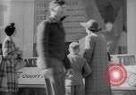 Immagine di Vittoria Home Muncie Indiana USA, 1942, secondo 43 filmato di repertorio 65675046815