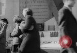 Immagine di Vittoria Home Muncie Indiana USA, 1942, secondo 60 filmato di repertorio 65675046815