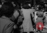 Standbild Krieg Briefmarken und Anleihen Muncie Indiana USA, 1942, aus Sekunde 5 historischem Filmmaterial Videoclip 65675046816