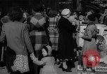 Standbild Krieg Briefmarken und Anleihen Muncie Indiana USA, 1942, aus Sekunde 8 historischem Filmmaterial Videoclip 65675046816