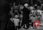 Standbild Krieg Briefmarken und Anleihen Muncie Indiana USA, 1942, aus Sekunde 10 historischem Filmmaterial Videoclip 65675046816