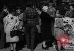 Standbild Krieg Briefmarken und Anleihen Muncie Indiana USA, 1942, aus Sekunde 18 historischem Filmmaterial Videoclip 65675046816