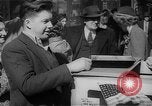 Standbild Krieg Briefmarken und Anleihen Muncie Indiana USA, 1942, aus Sekunde 27 historischem Filmmaterial Videoclip 65675046816