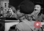 Standbild Krieg Briefmarken und Anleihen Muncie Indiana USA, 1942, aus Sekunde 43 historischem Filmmaterial Videoclip 65675046816
