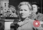 Standbild Krieg Briefmarken und Anleihen Muncie Indiana USA, 1942, aus Sekunde 44 historischem Filmmaterial Videoclip 65675046816