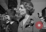 Standbild Krieg Briefmarken und Anleihen Muncie Indiana USA, 1942, aus Sekunde 48 historischem Filmmaterial Videoclip 65675046816