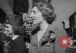 Standbild Krieg Briefmarken und Anleihen Muncie Indiana USA, 1942, aus Sekunde 50 historischem Filmmaterial Videoclip 65675046816