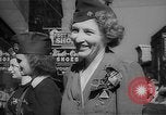Standbild Krieg Briefmarken und Anleihen Muncie Indiana USA, 1942, aus Sekunde 53 historischem Filmmaterial Videoclip 65675046816