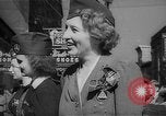 Standbild Krieg Briefmarken und Anleihen Muncie Indiana USA, 1942, aus Sekunde 54 historischem Filmmaterial Videoclip 65675046816