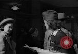 Standbild Krieg Briefmarken und Anleihen Muncie Indiana USA, 1942, aus Sekunde 59 historischem Filmmaterial Videoclip 65675046816