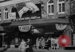 Image timbre de guerre vente Muncie Indiana USA, 1942, de la seconde 4 séquences d'archives historiques vidéo 65675046819
