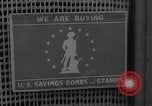 Image timbre de guerre vente Muncie Indiana USA, 1942, de la seconde 9 séquences d'archives historiques vidéo 65675046819