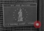 Image timbre de guerre vente Muncie Indiana USA, 1942, de la seconde 10 séquences d'archives historiques vidéo 65675046819
