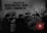 Image timbre de guerre vente Muncie Indiana USA, 1942, de la seconde 23 séquences d'archives historiques vidéo 65675046819