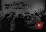 Image timbre de guerre vente Muncie Indiana USA, 1942, de la seconde 36 séquences d'archives historiques vidéo 65675046819