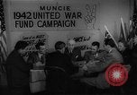 Image timbre de guerre vente Muncie Indiana USA, 1942, de la seconde 40 séquences d'archives historiques vidéo 65675046819