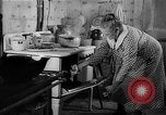 Standbild Frau Kochen mit Vintage Herd United States USA, 1945, aus Sekunde 27 historischem Filmmaterial Videoclip 65675046822