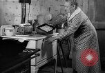 Standbild Frau Kochen mit Vintage Herd United States USA, 1945, aus Sekunde 47 historischem Filmmaterial Videoclip 65675046822