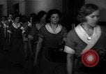 Standbild lange Schlange von uniformierten Zimmermädchen erhalten ihre Reinigungsgeräte United States USA, 1945, aus Sekunde 23 historischem Filmmaterial Videoclip 65675046827