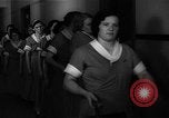 Standbild lange Schlange von uniformierten Zimmermädchen erhalten ihre Reinigungsgeräte United States USA, 1945, aus Sekunde 37 historischem Filmmaterial Videoclip 65675046827