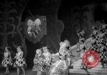 Standbild japanischen spielen Takarazuka Japan, 1938, aus Sekunde 35 historischem Filmmaterial Videoclip 65675046845