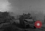 Standbild Truppen eingeben Carigara Philippinen, 1945, aus Sekunde 3 historischem Filmmaterial Videoclip 65675046852