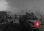 Standbild Truppen eingeben Carigara Philippinen, 1945, aus Sekunde 5 historischem Filmmaterial Videoclip 65675046852